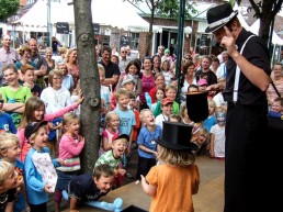 Zaubershow beim Strassenfest